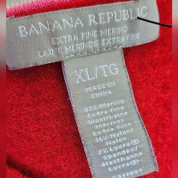 Banana Republic Red V-Neck Sweater - Picture 5 of 9